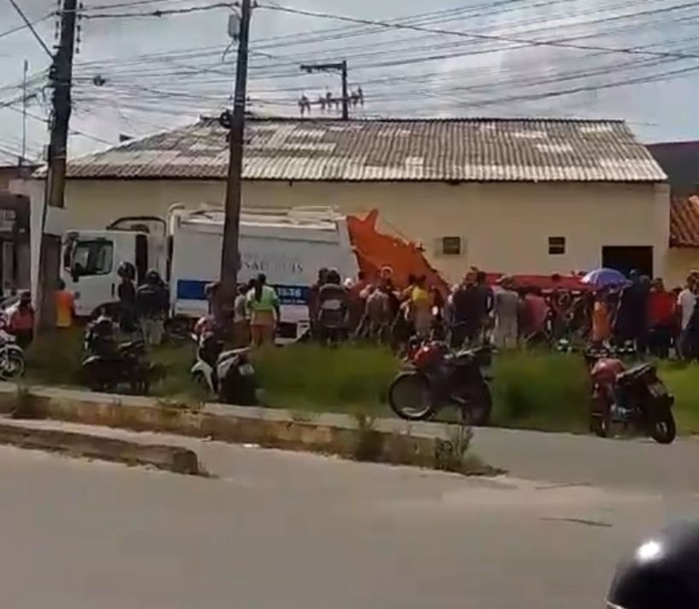 Idosa morre após ser atropelada por caminhão de coleta de lixo em São Luís — Foto: Reprodução/Redes sociais