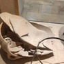 Garoto de 5 anos queria saber o que tinha dentro do jarro, segundo a família. Museu Hecht afirmou que caso será tratado como acidente e que item foi enviado para reparo.