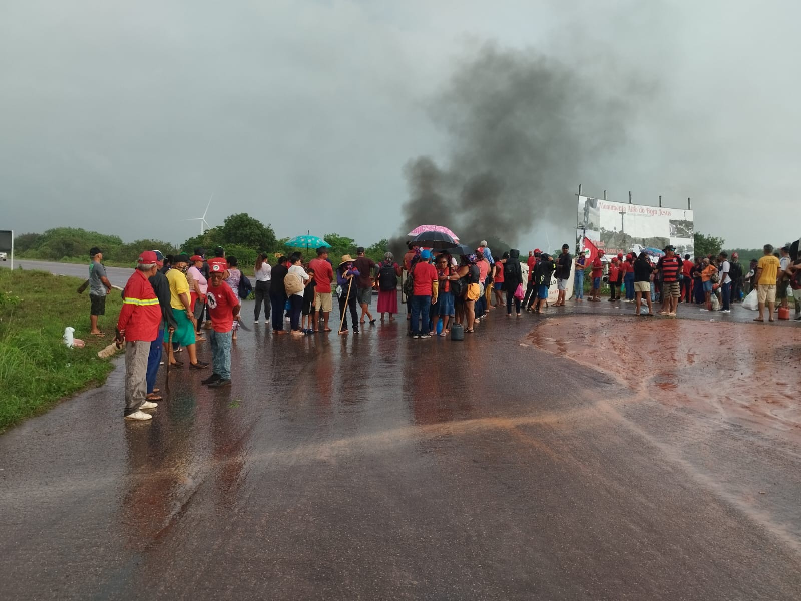 Manifestações causam bloqueios na BR-101 e na BR-405 no RN