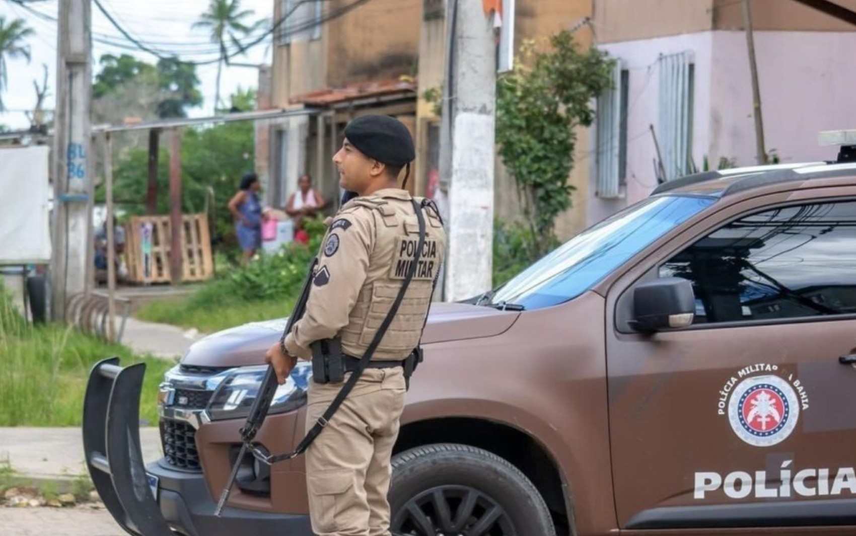 Crianças de 1 e 2 anos são encontradas sozinhas e em condições insalubres na BA; mãe estava bêbada