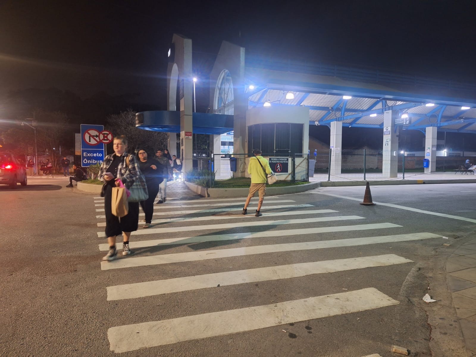 Florianópolis amanhece com linhas de ônibus paralisadas nesta terça-feira