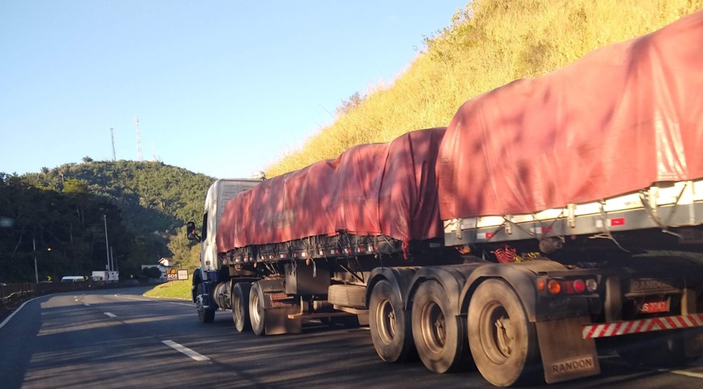 Setor de transporte, transporte de carga, caminhoneiro, caminhão — Foto: Helena Pontes/Agência IBGE Notícias