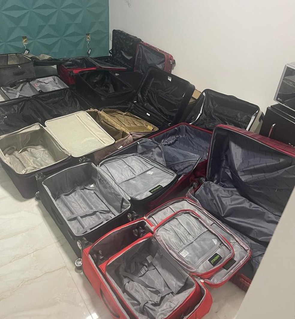 PF cumpre mandados em Teresina durante operação contra grupo de contrabando de produtos eletrônicos — Foto: Divulgação/PF