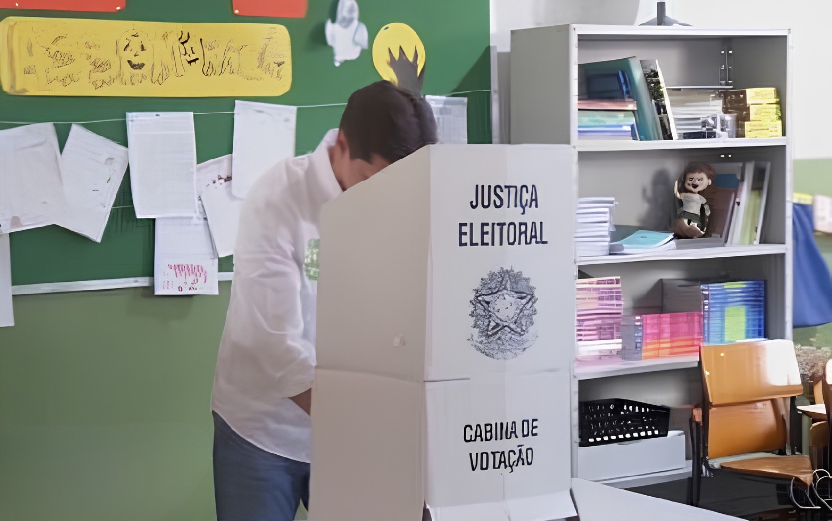 Daniel Vilela (MDB) vota em Goiânia e fala em 'projeto de continuidade do trabalho' de Caiado para Goiás