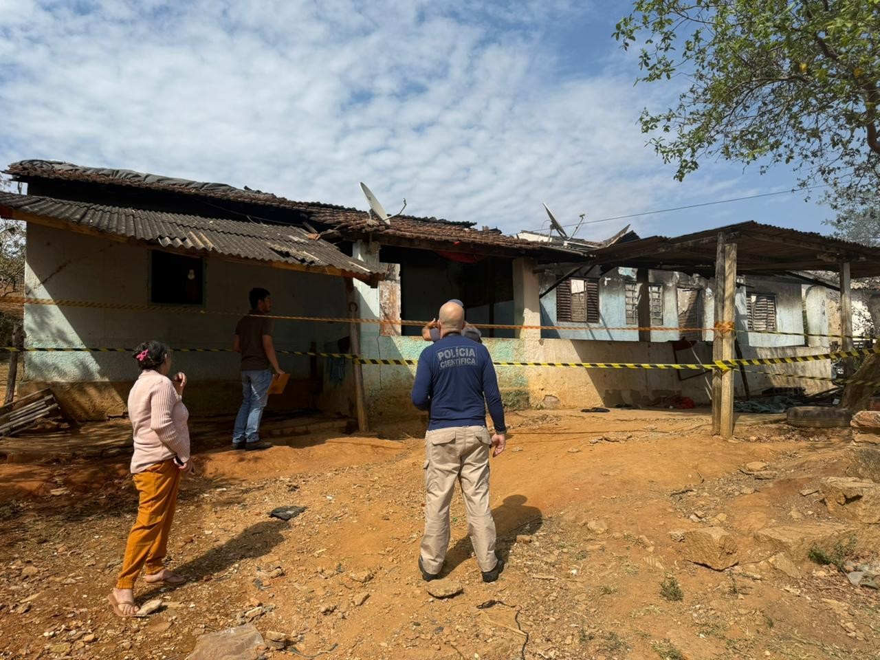 Incêndio em casas mata uma criança e dois adolescentes em Pedreira, no interior de SP