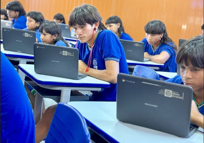 Escola foi equipada com materiais novos e computadores aos alunos — Foto: Seduc-MT