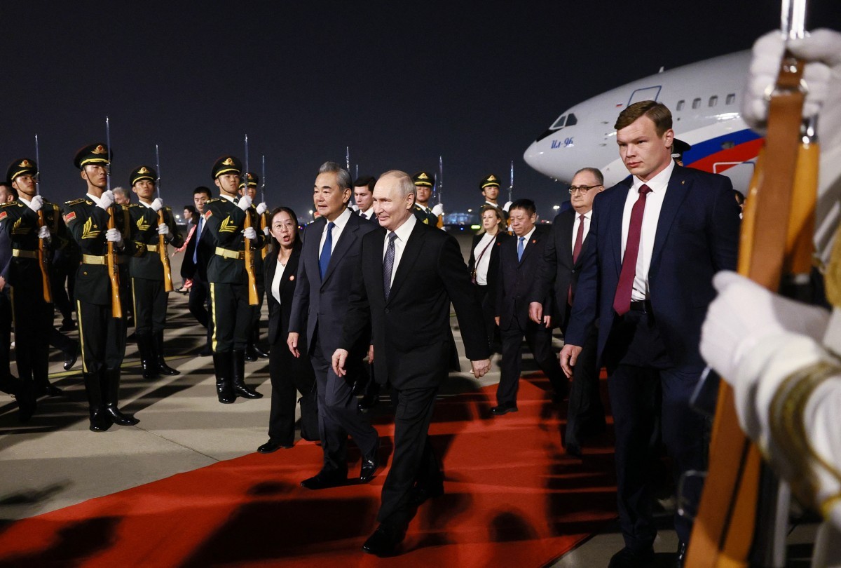 Putin e Xi se encontram em Pequim dias após visita de Trump à China