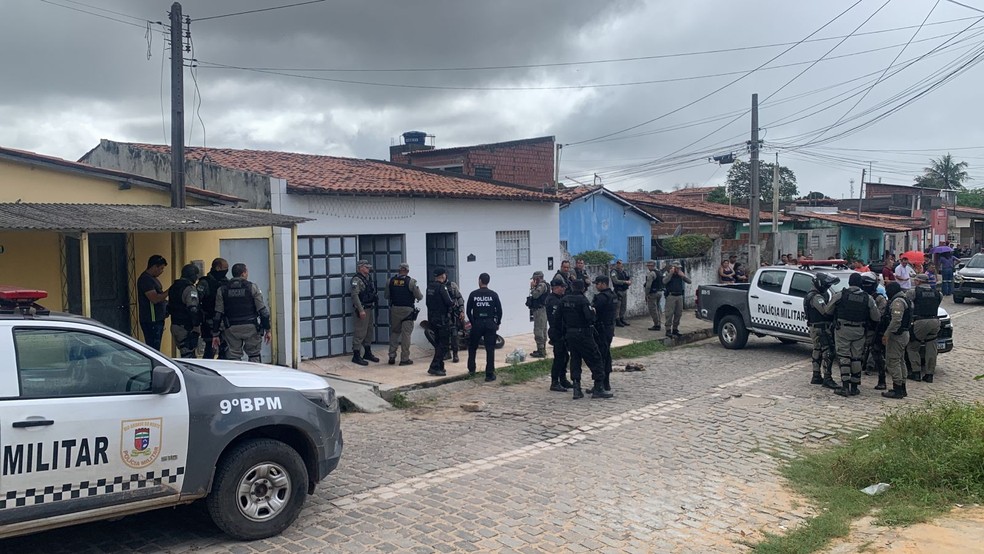 Policial militar foi assassinado a tiros em Felipe Camarão, na Zona Oeste de Natal — Foto: Emerson Medeiros/Inter TV Cabugi