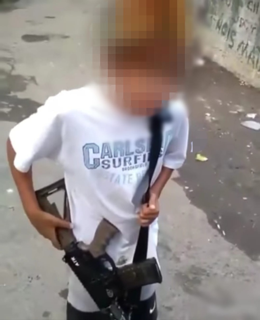 Vídeo: mãe recebe filmagem do filho de 14 anos sendo assassinado e