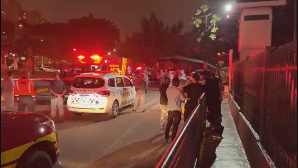 Motorista é baleado na Zona Sul de SP — Foto: Reprodução/TV Globo
