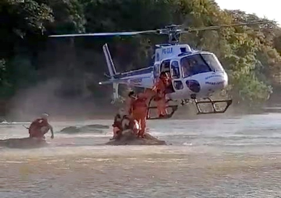 Jovem de 18 anos morre após cair em rio e se afogar, em Paraguaçu, MG — Foto: Corpo de Bombeiros