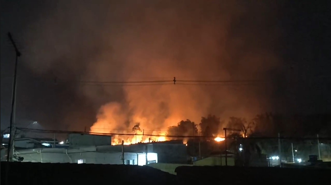 Incêndio de grandes proporções atinge plantação de eucalipto e pasto em Biritiba Mirim