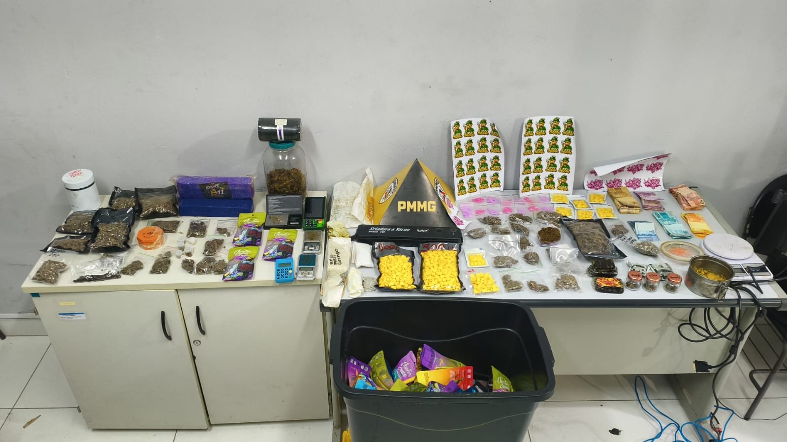 Quatro são presos suspeitos de usar aplicativos de delivery para vender drogas em Governador Valadares
