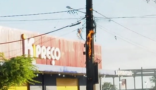 Poste pega fogo em avenida de Santa Rita, na Grande João Pessoa 