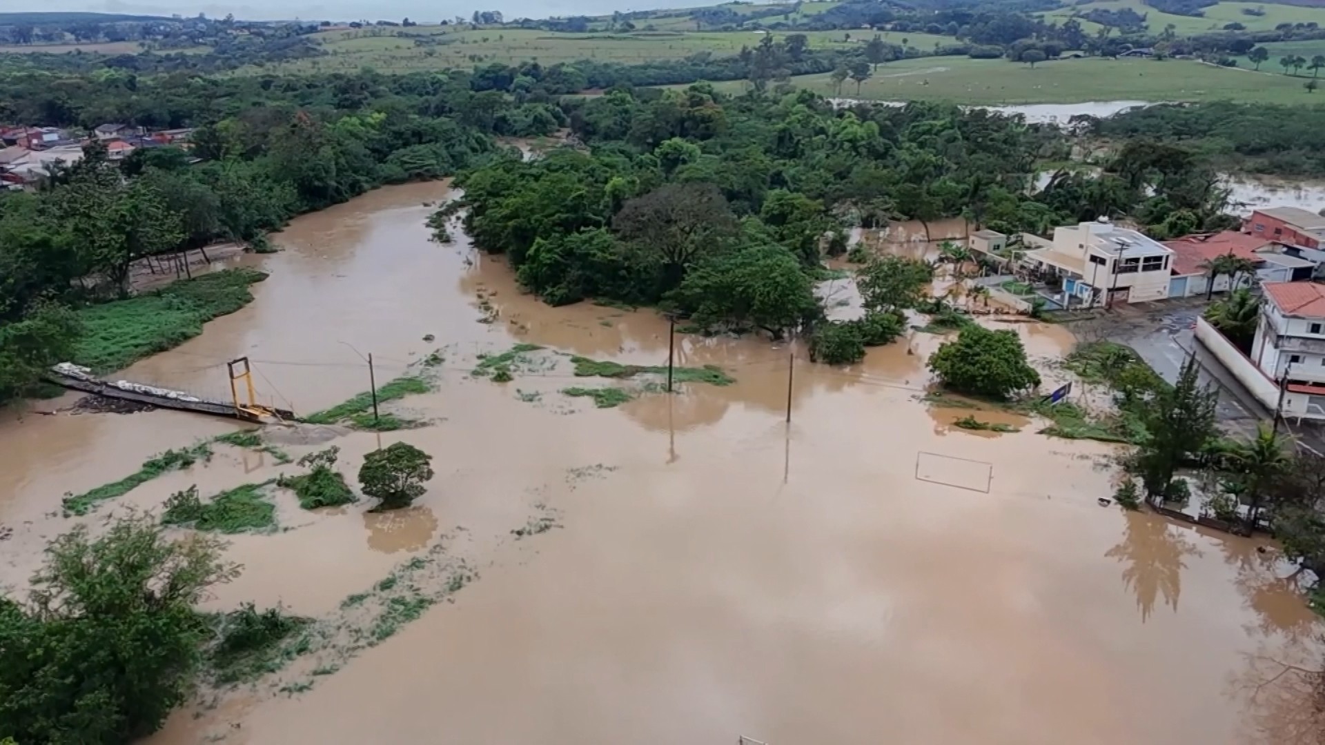 Cheia do Rio Capivari mantém 30 famílias desalojadas em Monte Mor