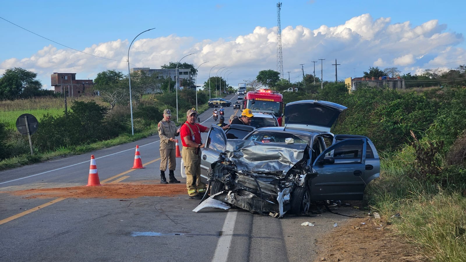 Homem morre e outras duas pessoas ficam feridas em acidente na BR-104, no Agreste da Paraíba 