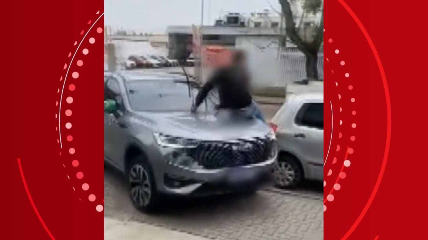 VÍDEO: motorista é carregado no capô de carro durante briga de trânsito em Curitiba