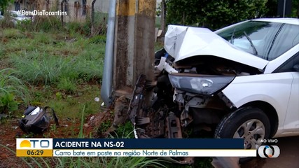 Carro bate em poste na região norte de Palmas