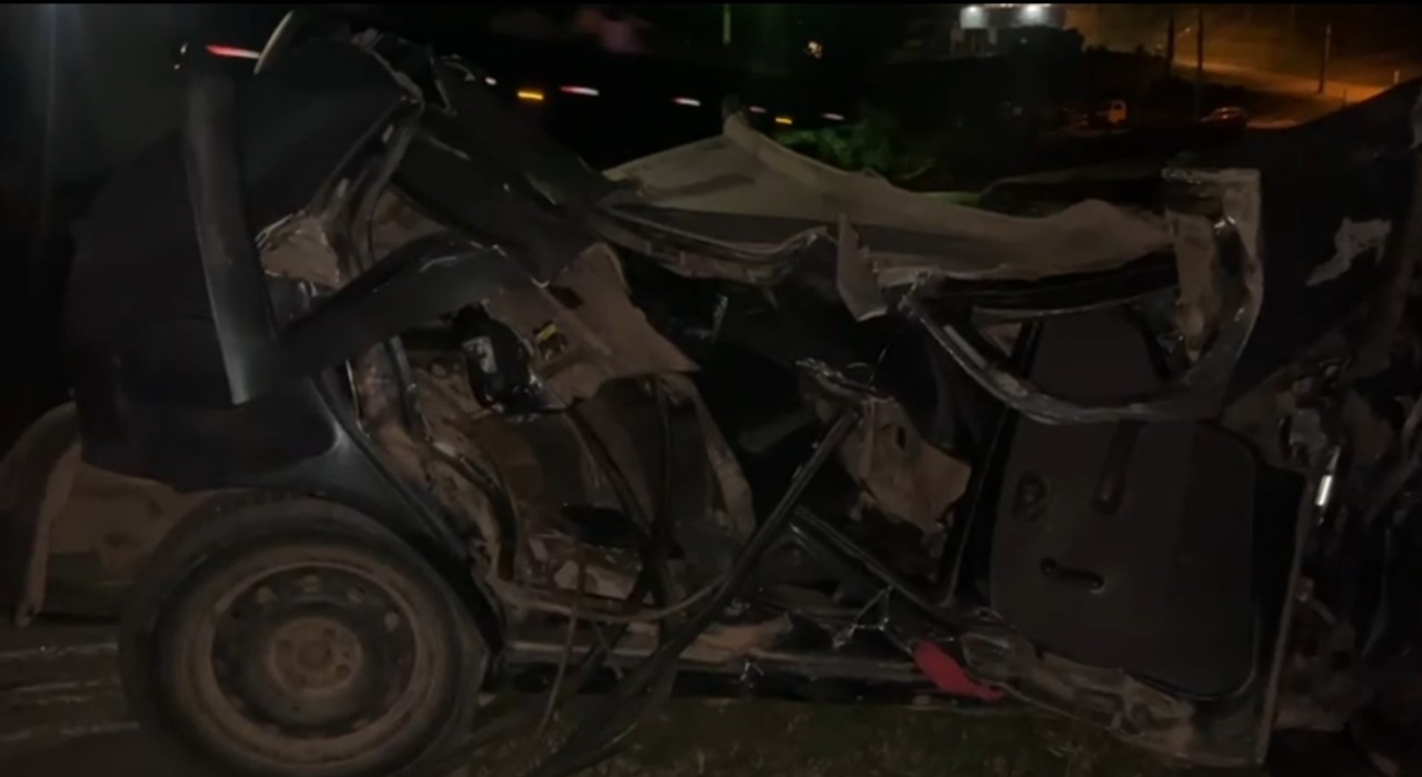 Casal morre em acidente entre carros e carreta na SP-053 em São Roque