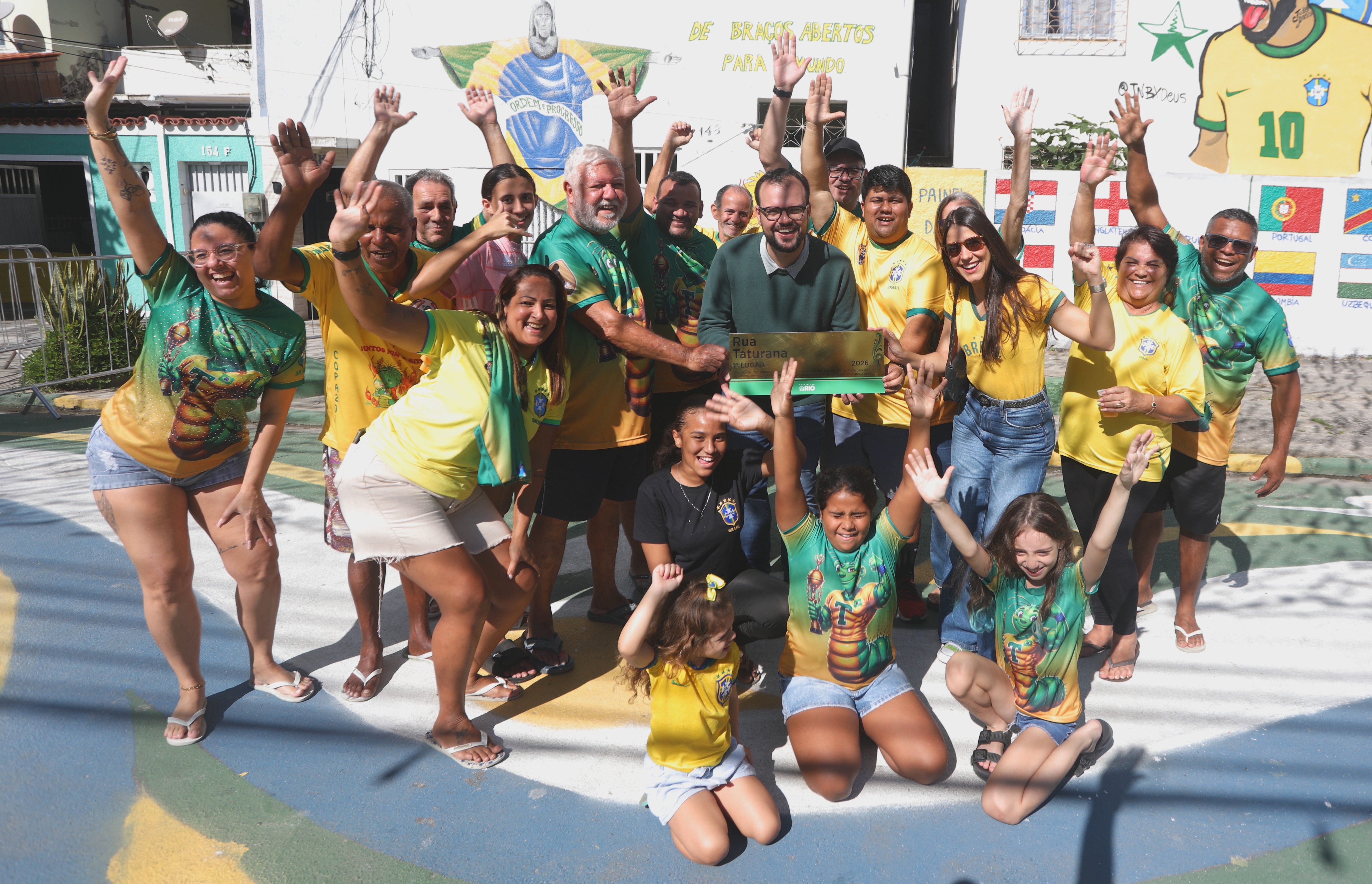 Vicente de Carvalho vence concurso da prefeitura de rua mais decorada para a Copa