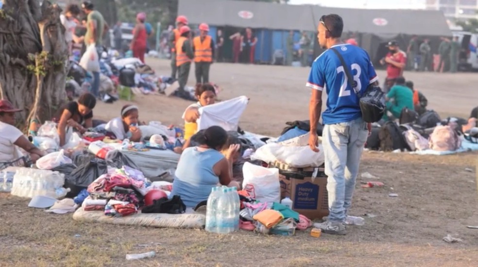 Um campo de golfe na cidade de Caraballeda se tornou o epicentro da resposta de emergência — Foto: BBC