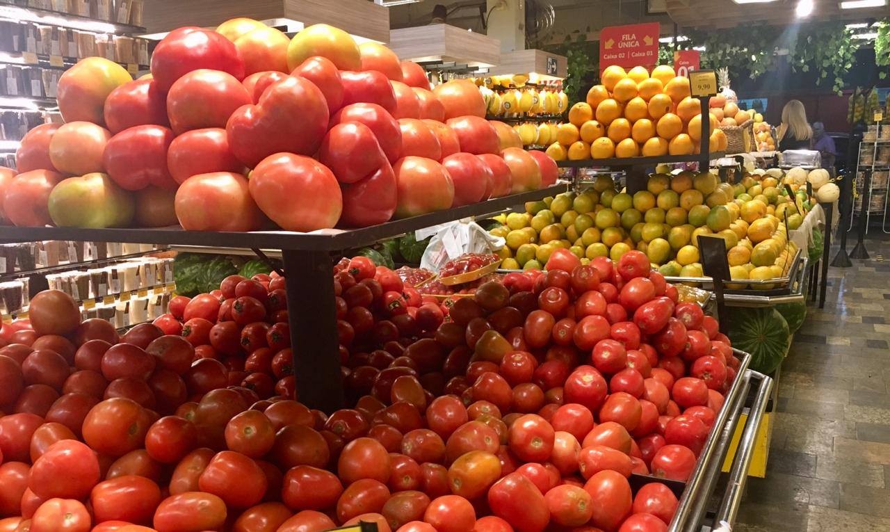 Tomate e feijão puxaram redução de preço da cesta básica em Aracaju, diz Dieese