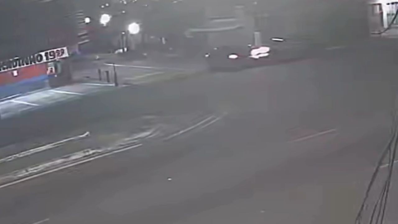 Vídeo mostra acidente entre viatura da Rocam e carro com vítimas na Zona Leste de Manaus
