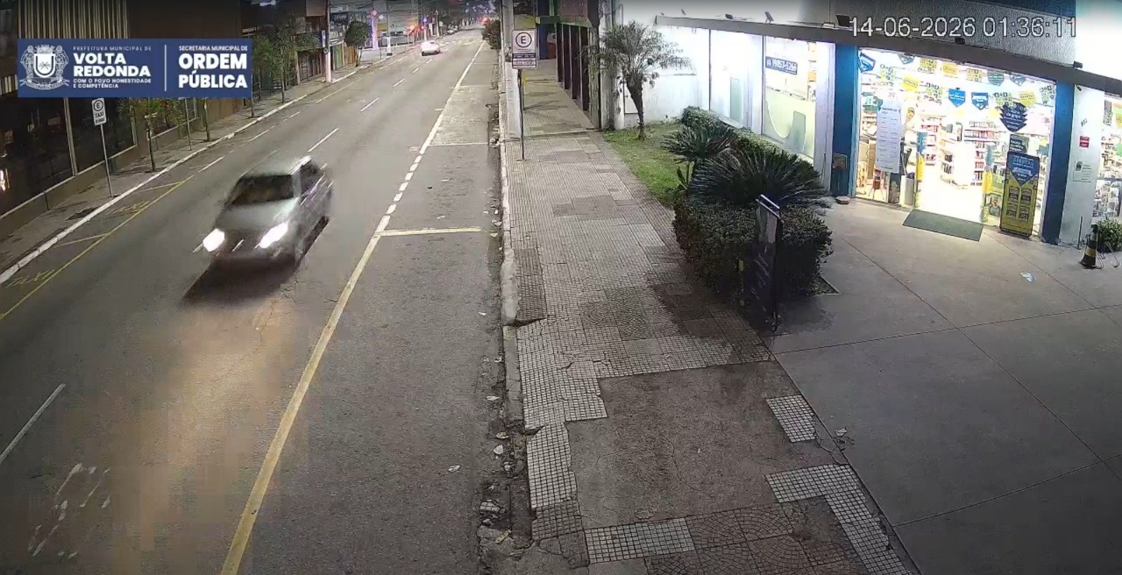 Motorista é flagrado por câmeras dirigindo na contramão e em alta velocidade em Volta Redonda