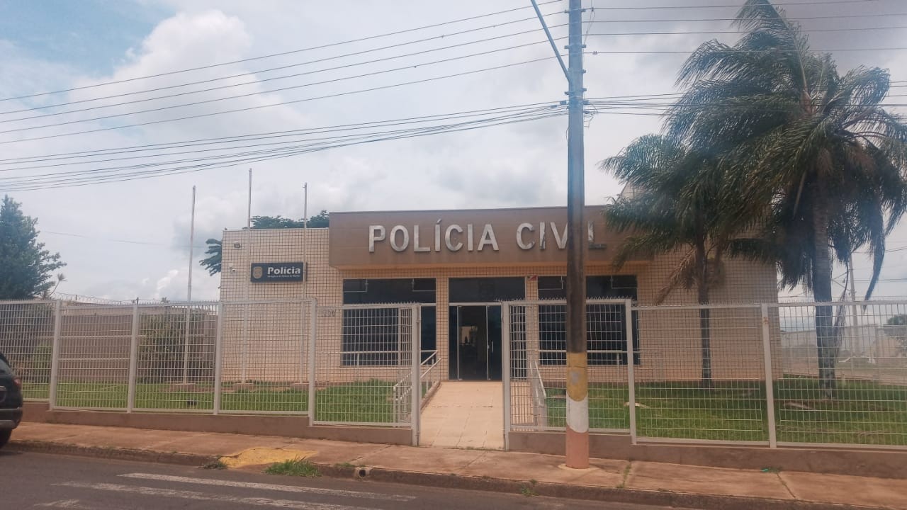 Casal é preso suspeito de praticar crimes sexuais contra adolescentes em Avaré
