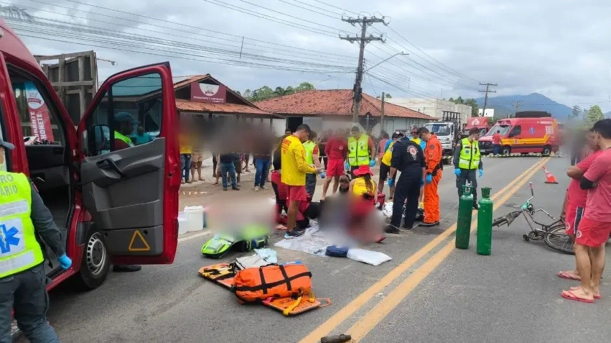 Ciclista é atropelado por caminhão e morre na Grande Florianópolis