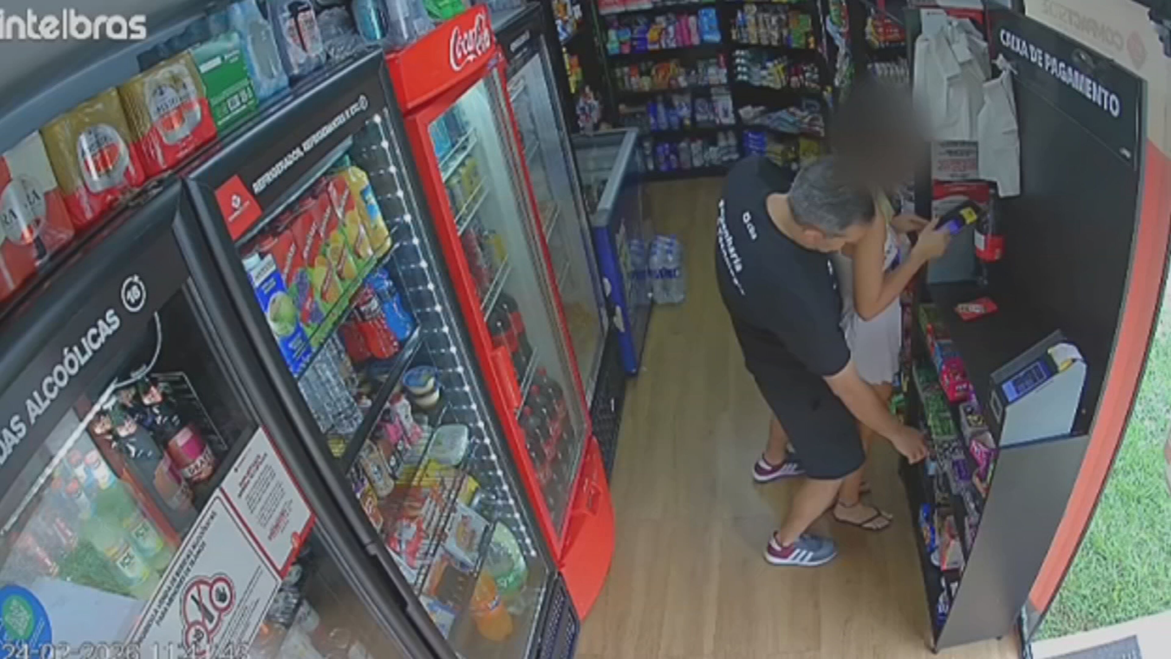 Homem suspeito de importunação sexual diz à polícia que 'encostou sem querer' em adolescente de 14 anos