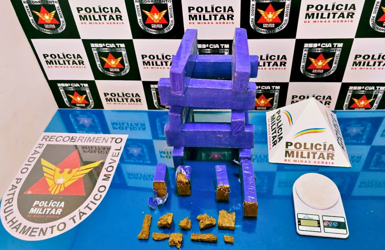 Casal é preso por tráfico após denúncia de que drogas estariam sendo guardadas em casa de Pirapora