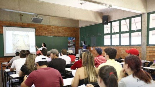7 em cada 10 que cursaram faculdade no Brasil vieram da rede pública, mostra IBGE - Percentual de oriundos da rede pública também é alto entre quem frequentou cursos de pós-graduação. Dados são da PNAD Contínua da Educação de 2024, divulgada pelo IBGE.