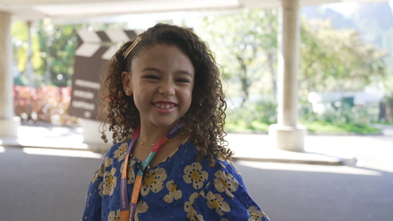 Fantástico acompanha dia de Elis Cabral, atriz-mirim de ‘Dona de Mim’
