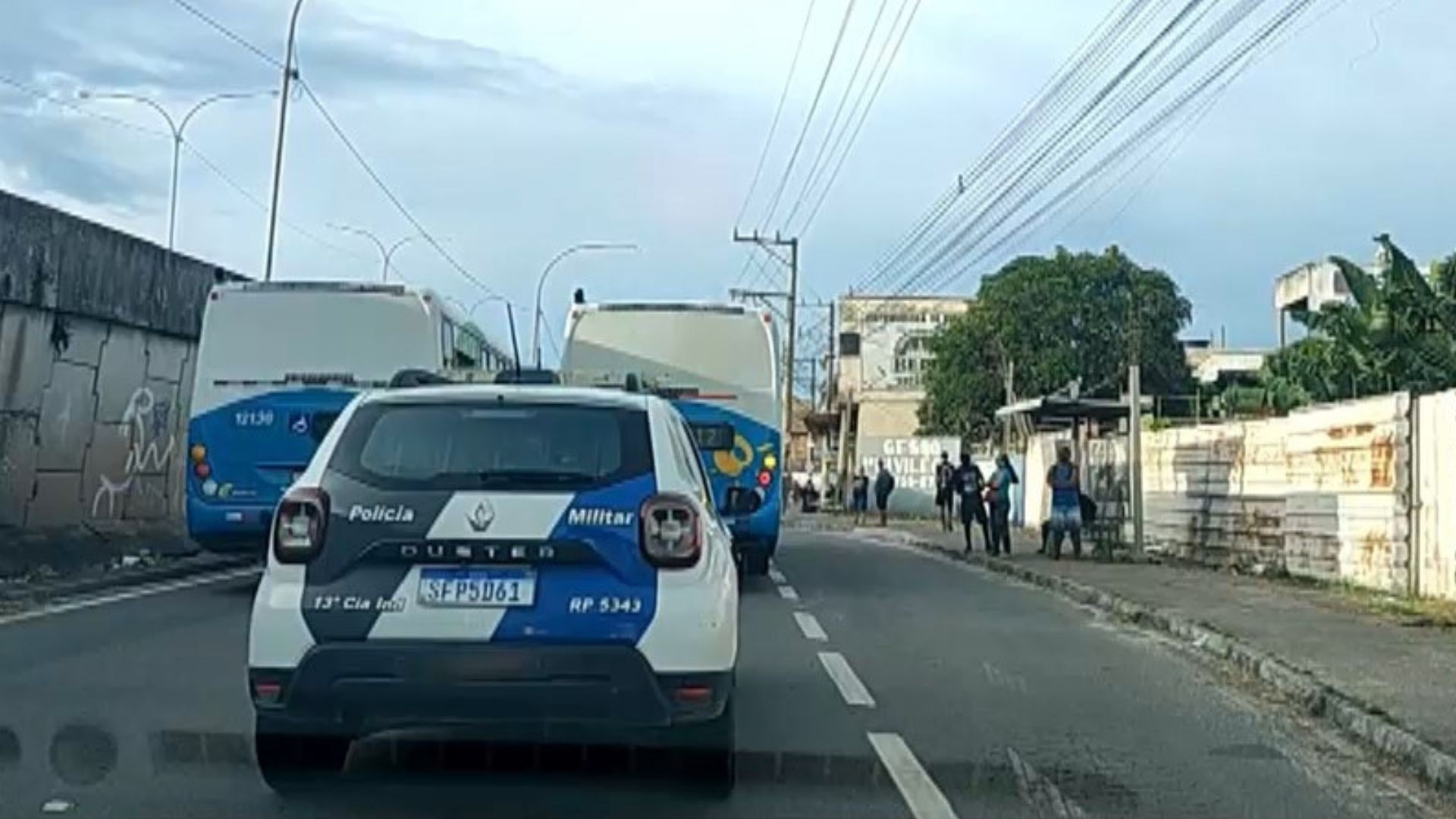Ônibus do Transcol são escoltados pela PM após ataques com mortes em Vila Velha