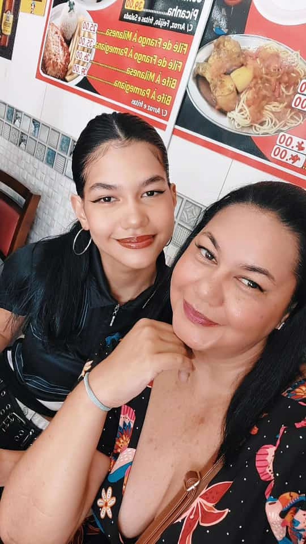 Aleyxandra vendeu seus móveis e entregou a casa alugada para viajar com a filha — Foto: Arquivo pessoal/ Aleyxandra Marques