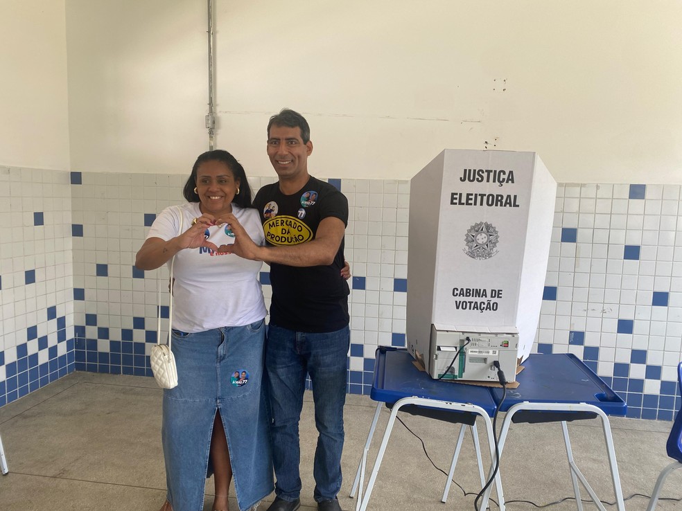 Lobão comemora a votação — Foto: Willian Xavier/TV Gazeta