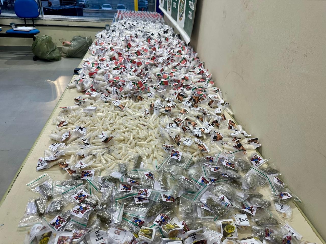 Homem apontado como 'repositor' do tráfico de drogas é preso em Angra dos Reis