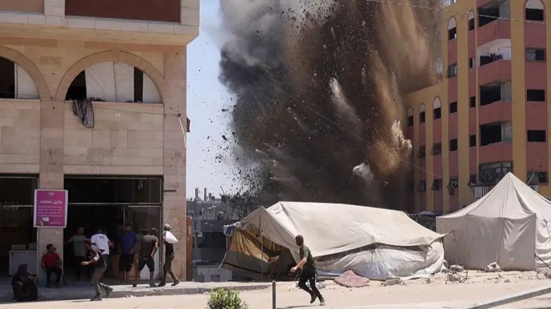 Palestinos deixam Cidade de Gaza após Israel dizer que ofensiva começou