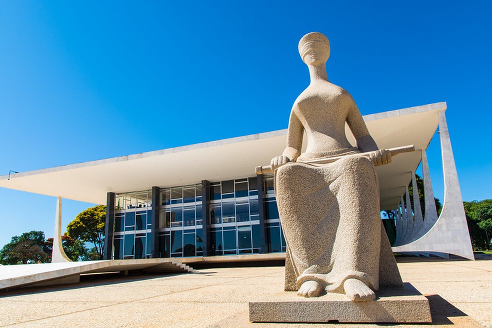 Escultura 'A Justiça', localizada em frente ao prédio do Supremo Tribunal Federal, na Praça dos Três Poderes, em Brasília — Foto: STF/Divulgação