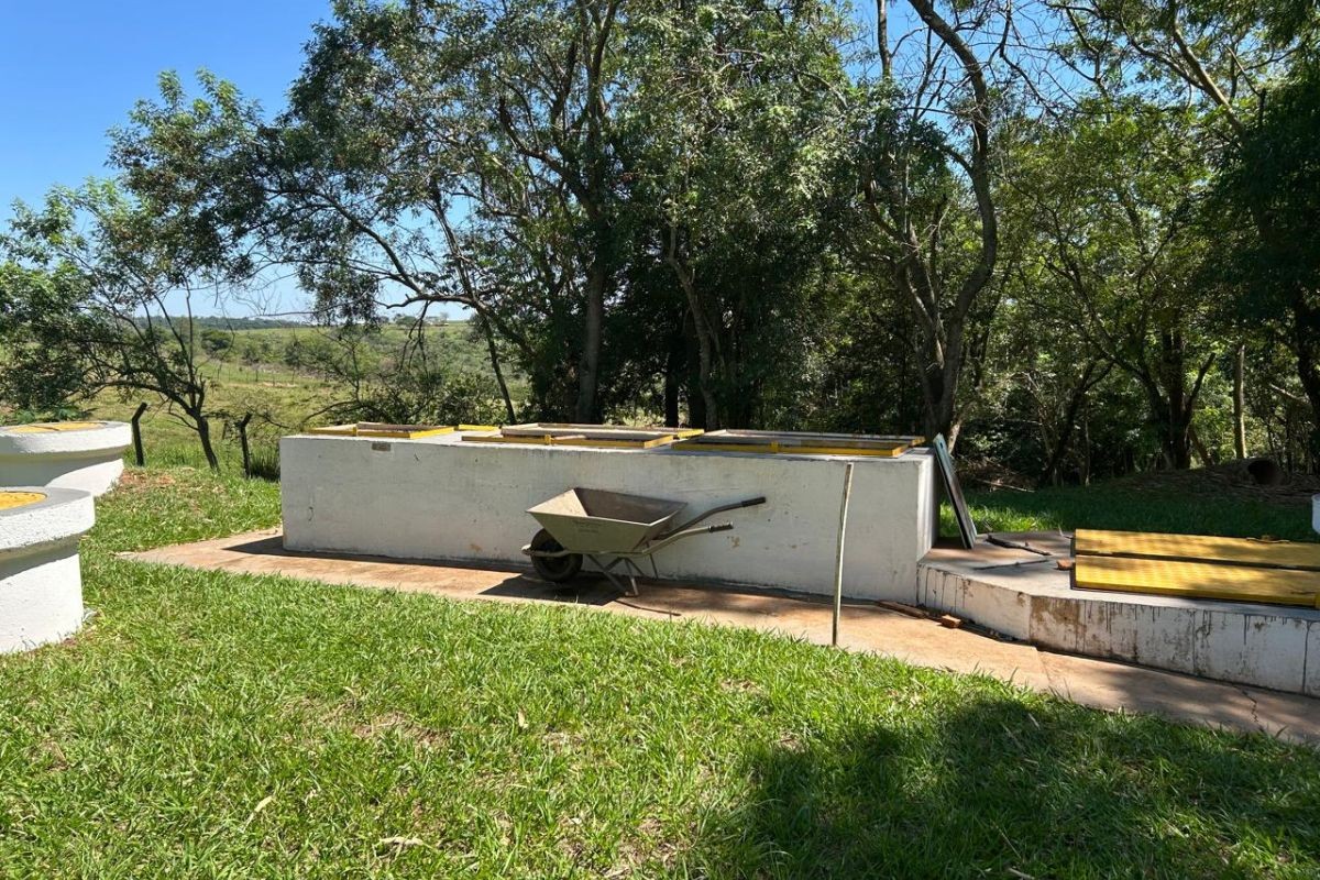 Feto é encontrado em rede de esgoto em Eldorado; polícia investiga o caso