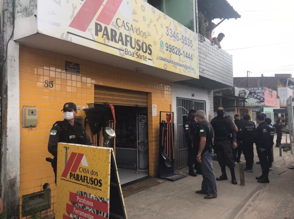 Crime aconteceu dentro de loja de parafusos na avenida Boa Sorte, em Nossa Senhora da Apresentação.  — Foto: Carlos Dhaniel/Inter TV Cabugi