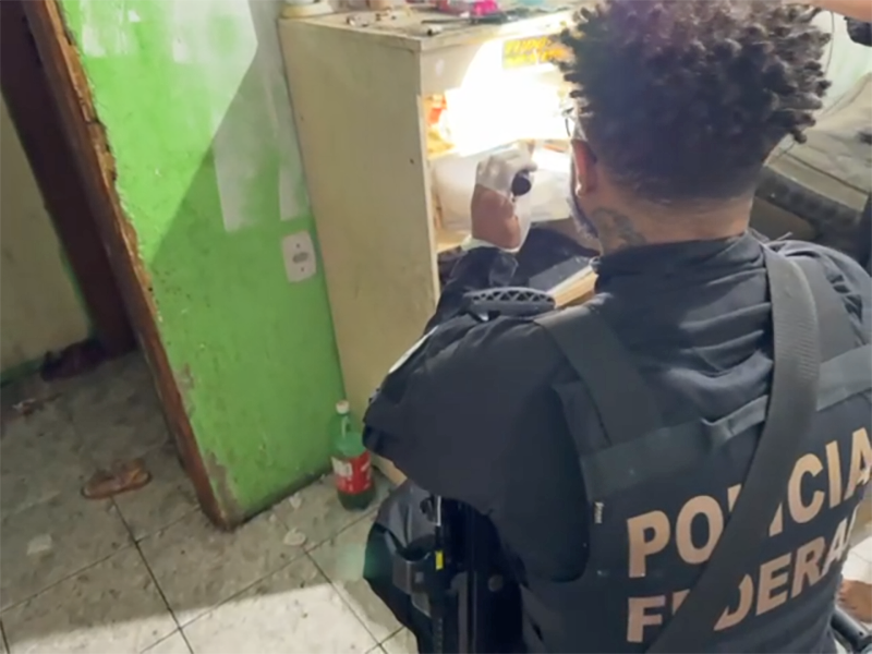 Mãe é presa pela PF por abusar das próprias filhas e por postar vídeos delas na dark web