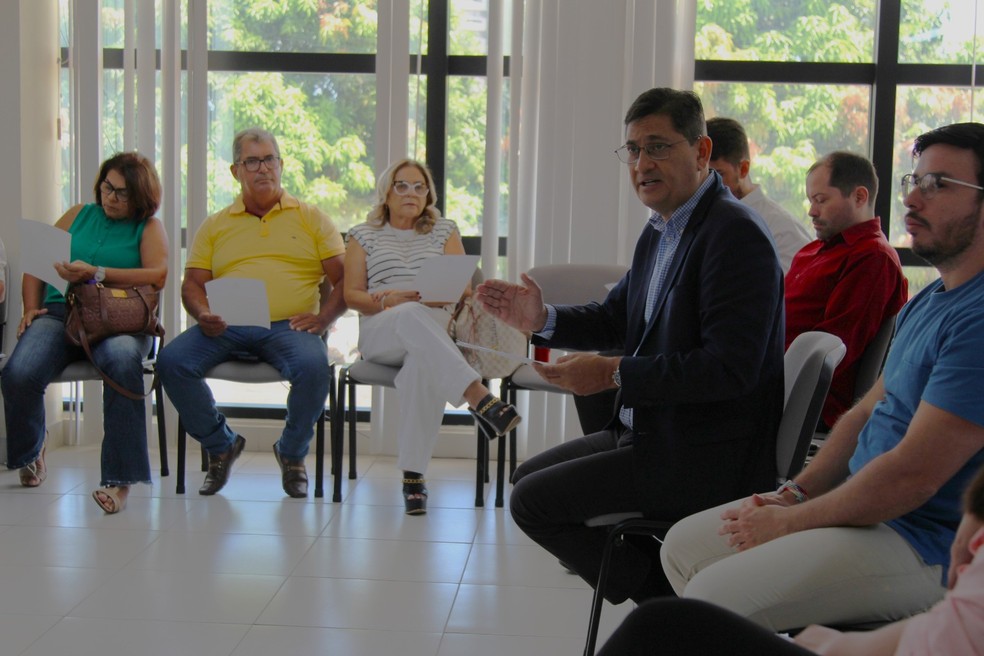 Secretário Pedro Lopes, da Sead RN, em reunião com classes de servidores — Foto: Carolina Abreu