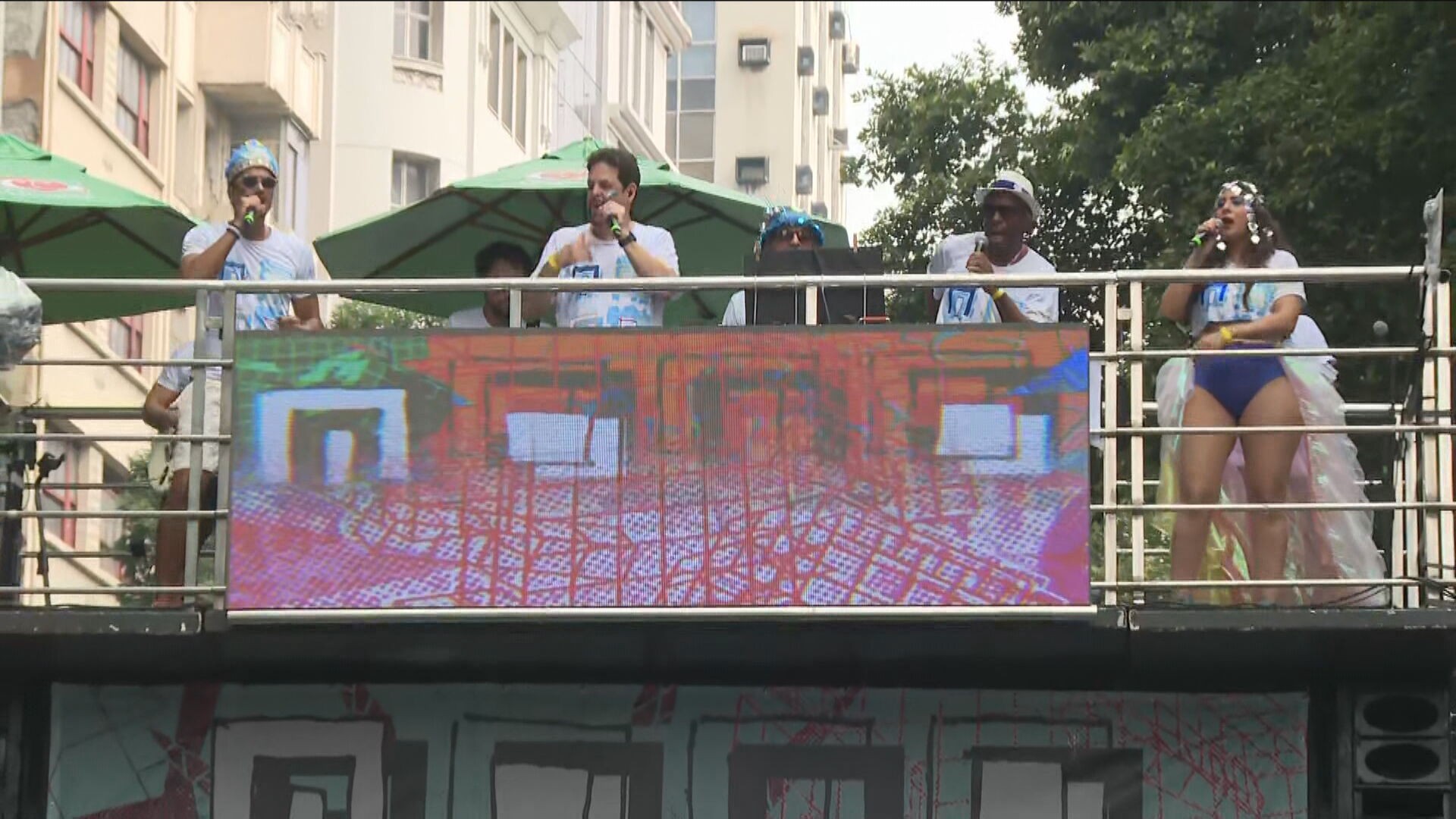 Desfile do Monobloco encerra circuito de megablocos e homenageia Preta Gil e Arlindo Cruz