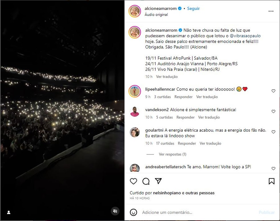 Faltou energia elétrica no show de Alcione. Vídeo mostra público ligando luzes dos celulares para iluminar local e acompanhar a sambista cantando em casa de shows em São Paulo — Foto: Reprodução/Instagram