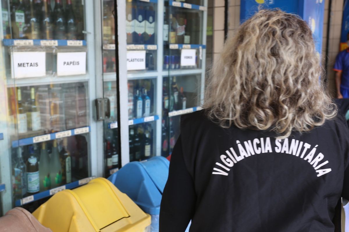 Vigilância Sanitária notifica pizzarias por irregularidades em Guarujá, SP