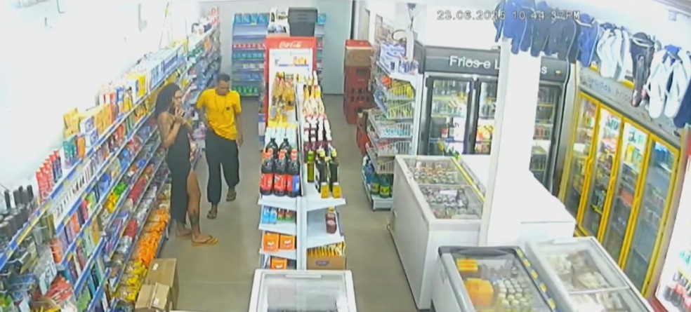 Câmera mostra momento que Matheus e Ana Beatriz conversam antes do jovem ser morto — Foto: Reprodução/Redes Sociais