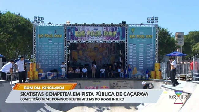 Skatistas competem em pista pblica de Caapava