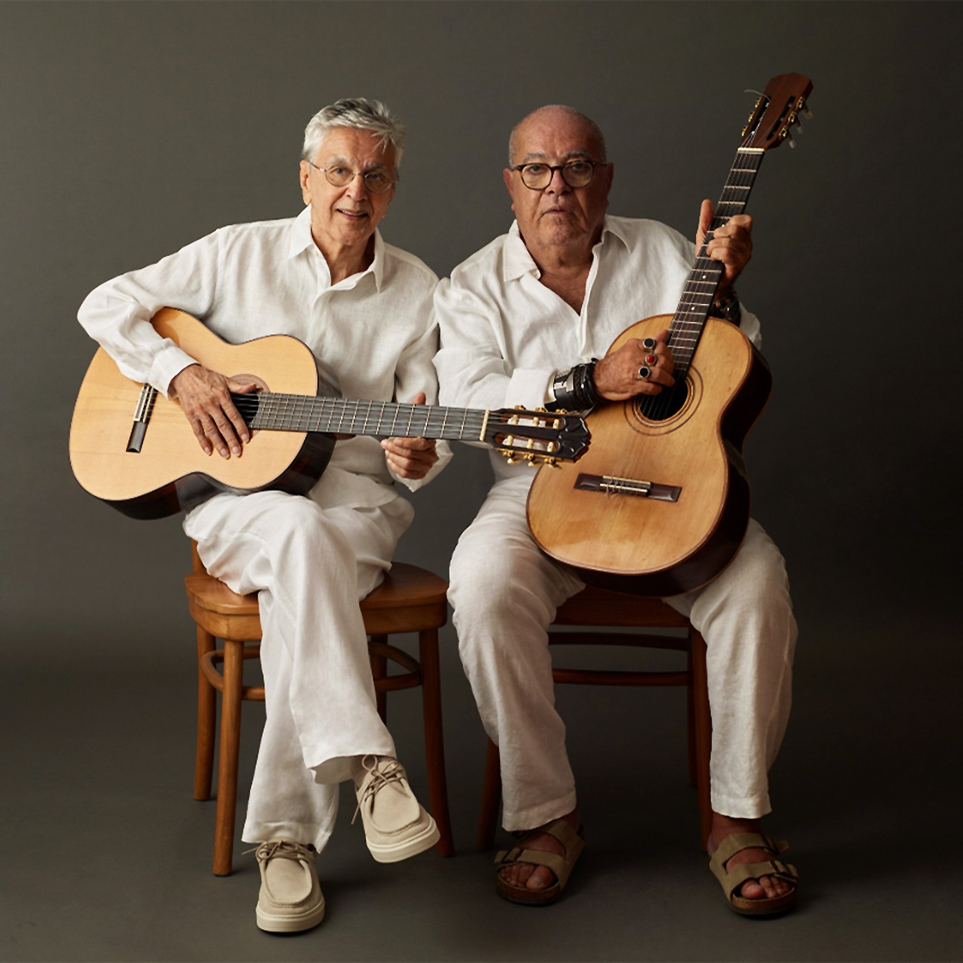 Cézar Mendes alinha parcerias com Arnaldo Antunes em álbum produzido por Mario Adnet com ícones da MPB como Caetano Veloso e Chico Buarque
